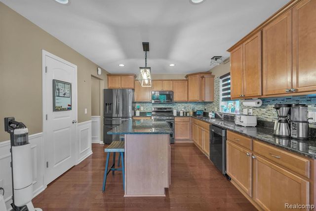 18090 Curtis Court, Livonia, MI 48152