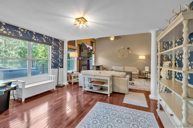 18090 Curtis Court, Livonia, MI 48152
