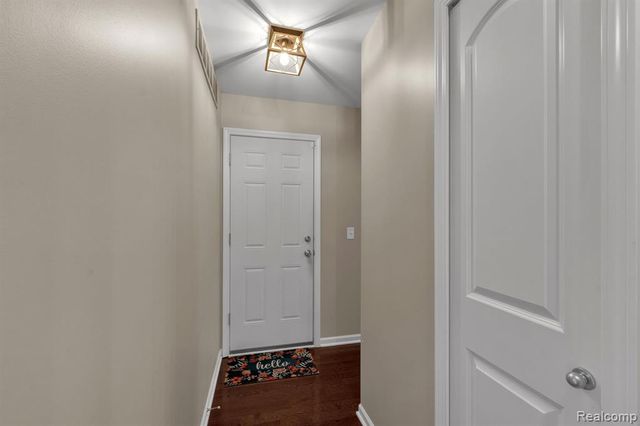 18090 Curtis Court, Livonia, MI 48152