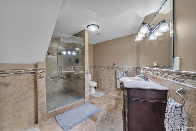 18090 Curtis Court, Livonia, MI 48152