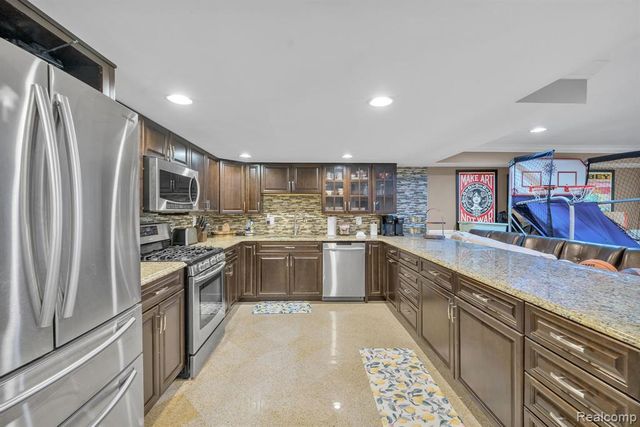 18090 Curtis Court, Livonia, MI 48152