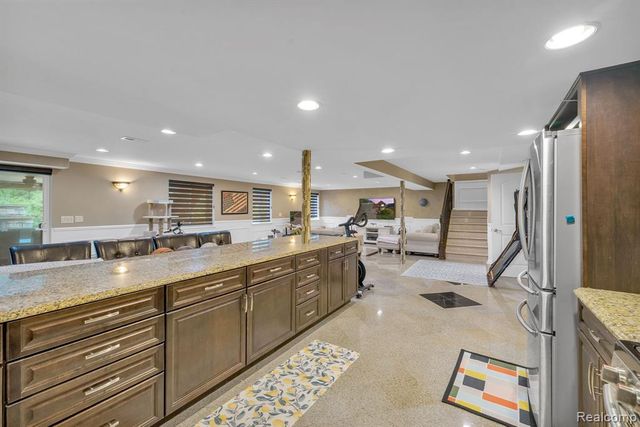 18090 Curtis Court, Livonia, MI 48152