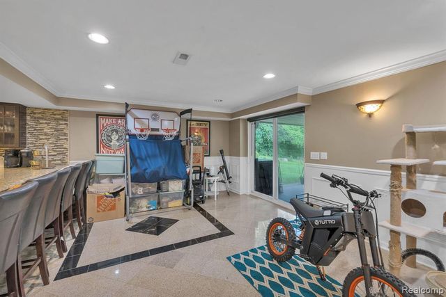18090 Curtis Court, Livonia, MI 48152