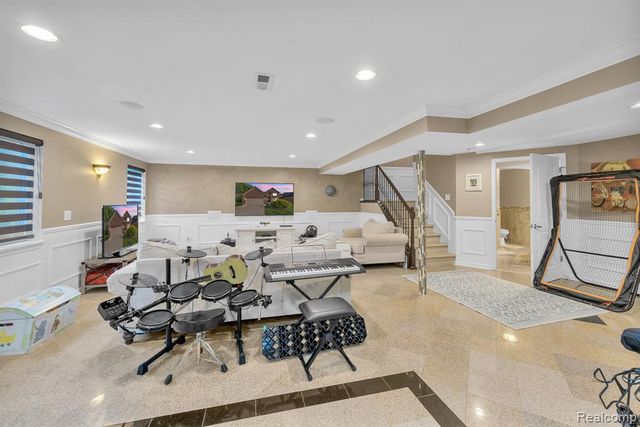 18090 Curtis Court, Livonia, MI 48152