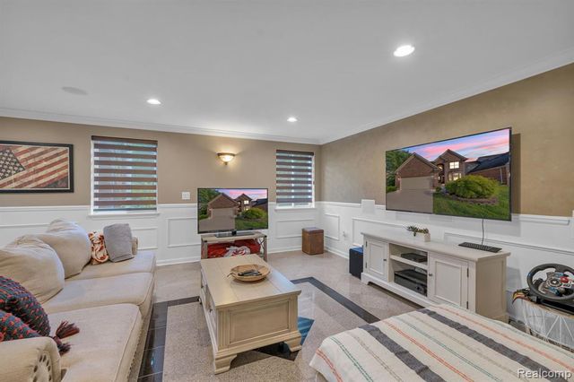 18090 Curtis Court, Livonia, MI 48152