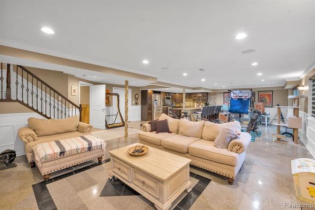 18090 Curtis Court, Livonia, MI 48152