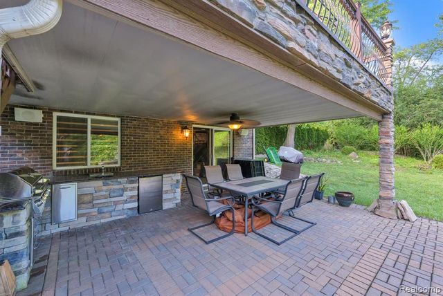 18090 Curtis Court, Livonia, MI 48152