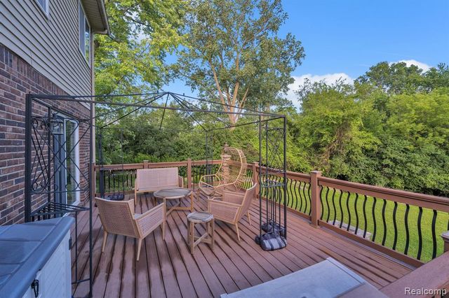 18090 Curtis Court, Livonia, MI 48152