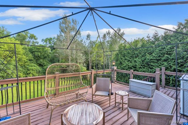 18090 Curtis Court, Livonia, MI 48152
