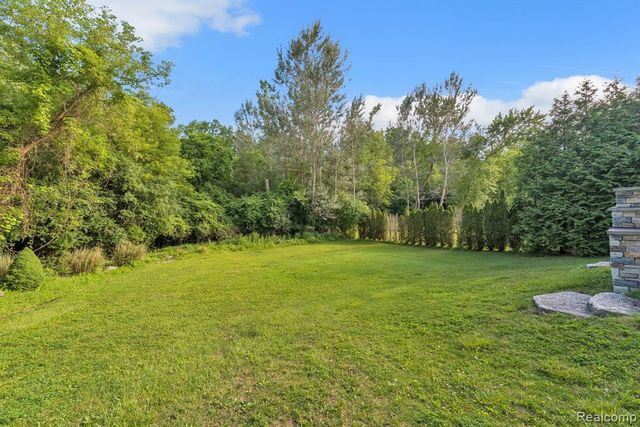 18090 Curtis Court, Livonia, MI 48152