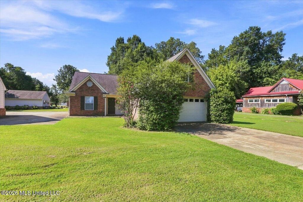 1744 Old Commerce Road, Robinsonville, MS 38664 — exterior