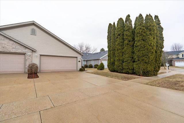 16 Grape Vine Lane, Bloomington, IL 61704