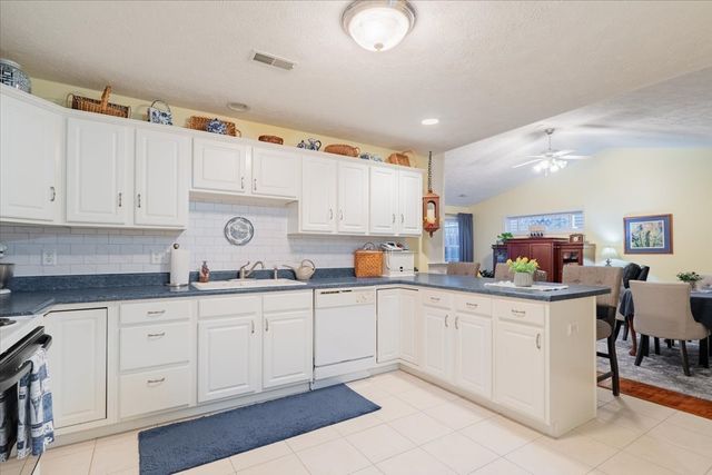 16 Grape Vine Lane, Bloomington, IL 61704