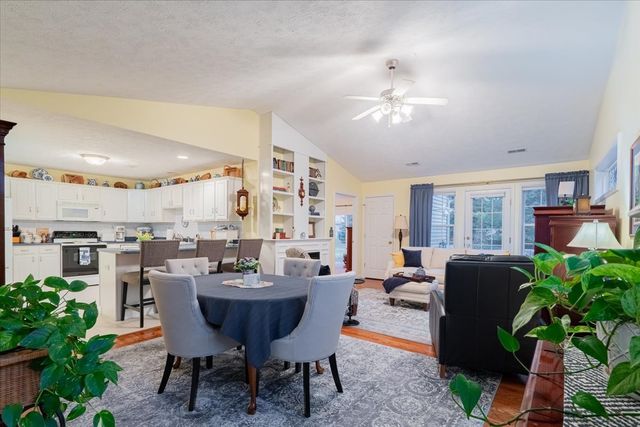 16 Grape Vine Lane, Bloomington, IL 61704