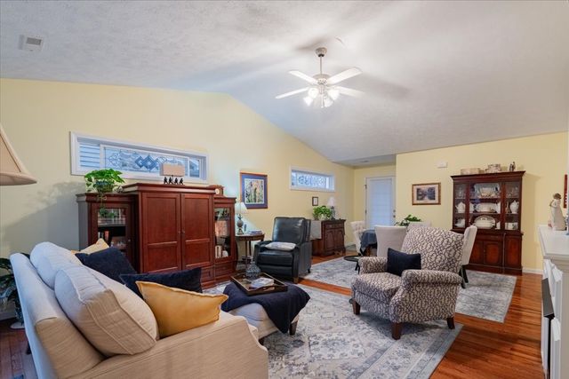 16 Grape Vine Lane, Bloomington, IL 61704