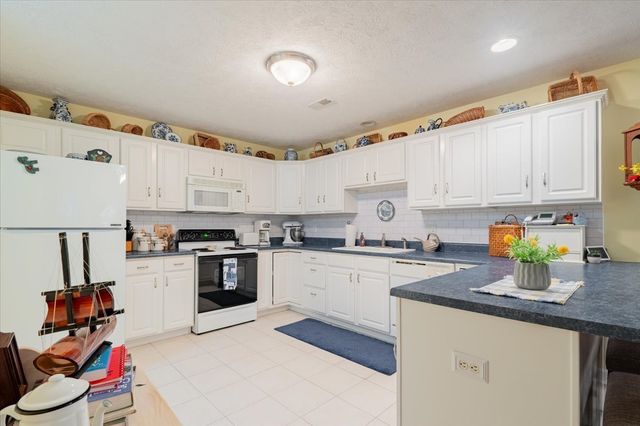 16 Grape Vine Lane, Bloomington, IL 61704