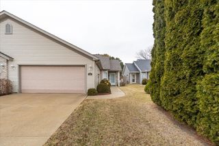 16 Grape Vine Lane, Bloomington, IL 61704