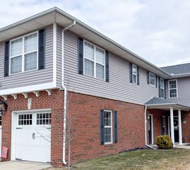 106 Essex Lane 4, Savoy, IL 61874