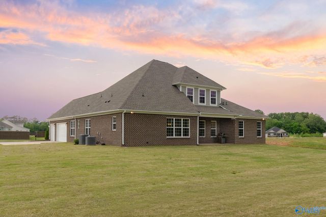 8304 Lionhead Lane SE, Owens Cross Roads, AL 35763