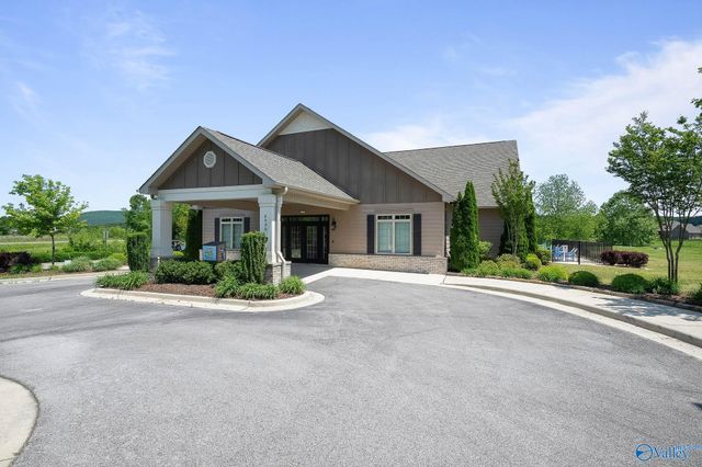 8304 Lionhead Lane SE, Owens Cross Roads, AL 35763