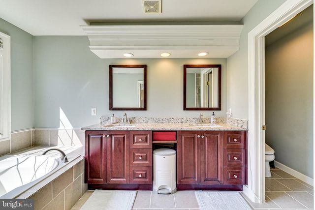 9600 LAGERSFIELD CIR, Vienna, VA 22181