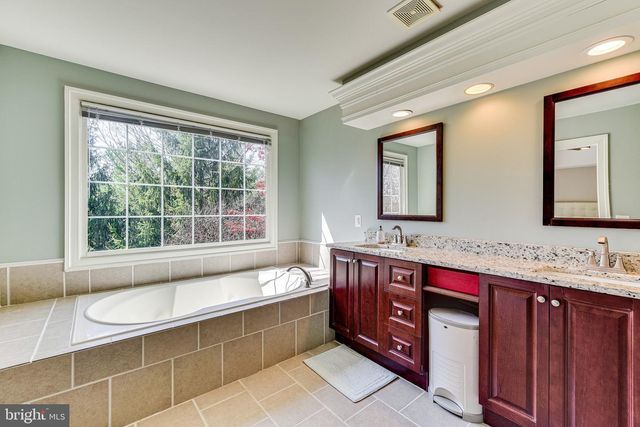 9600 LAGERSFIELD CIR, Vienna, VA 22181