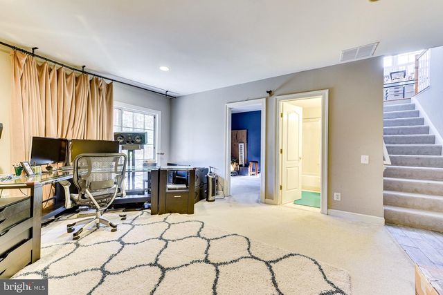 9600 LAGERSFIELD CIR, Vienna, VA 22181