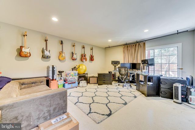 9600 LAGERSFIELD CIR, Vienna, VA 22181