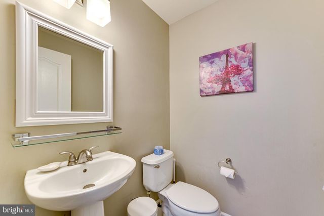 9600 LAGERSFIELD CIR, Vienna, VA 22181