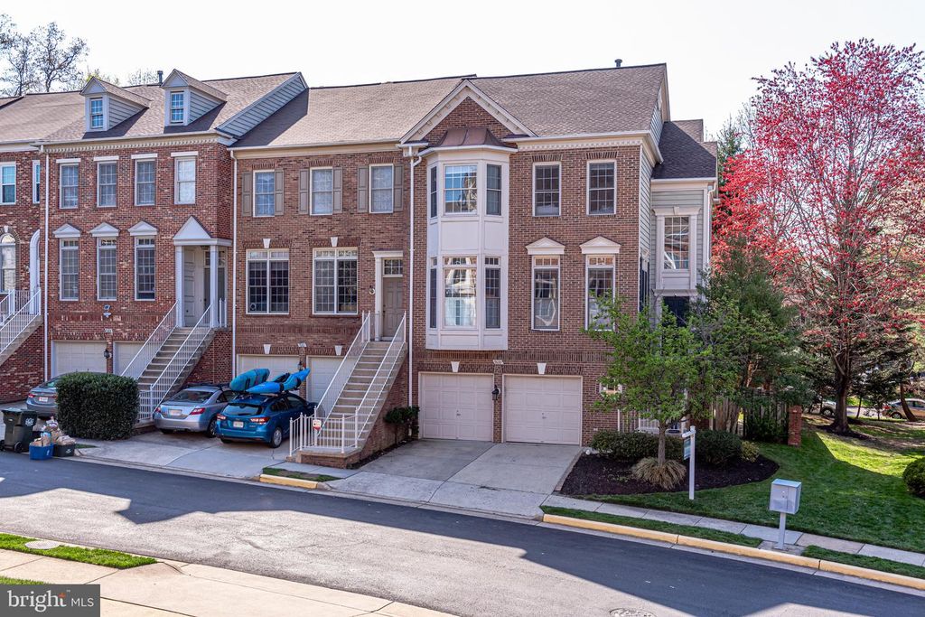 9600 LAGERSFIELD CIR, Vienna, VA 22181