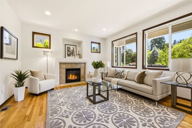 20293 62nd Way NE, Kenmore, WA 98028