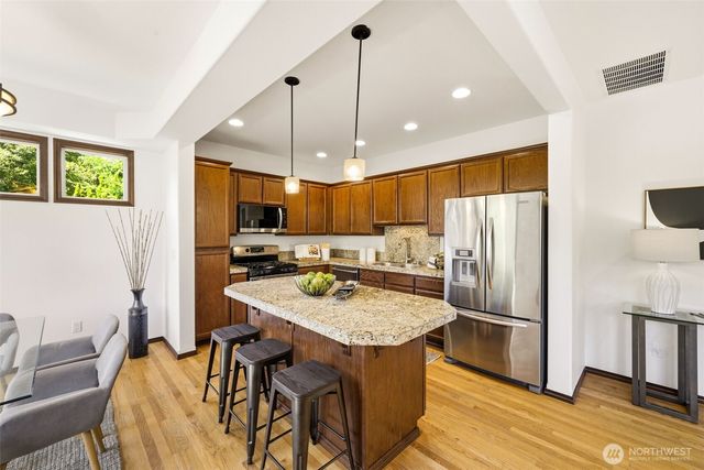 20293 62nd Way NE, Kenmore, WA 98028