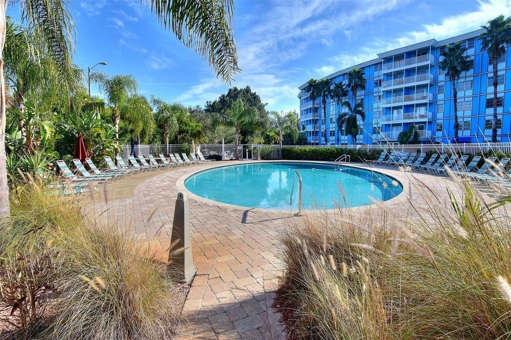 Image 12 of property listing at 3315 58TH AVENUE S 314, St Petersburg, FL 33712