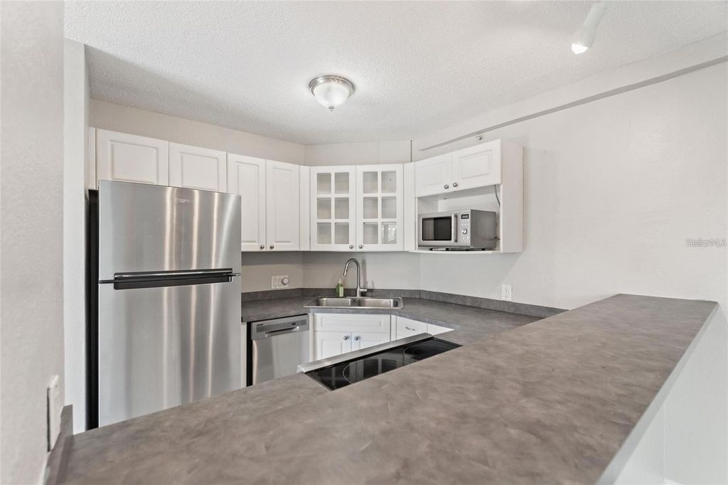Image 5 of property listing at 3315 58TH AVENUE S 314, St Petersburg, FL 33712