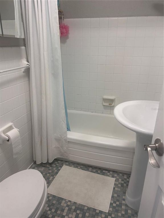 Image 8 of property listing at 3315 58TH AVENUE S 314, St Petersburg, FL 33712