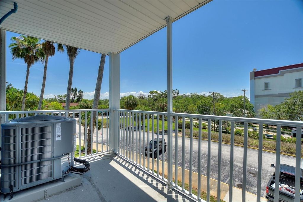 Image 9 of property listing at 3315 58TH AVENUE S 314, St Petersburg, FL 33712