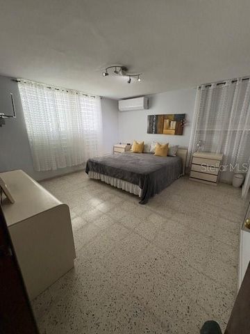 URB SANTA PAULA CALLE LAS COLINAS 123, Guaynabo, PR 00969