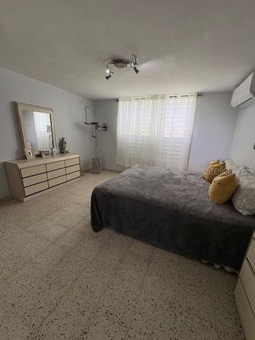 URB SANTA PAULA CALLE LAS COLINAS 123, Guaynabo, PR 00969