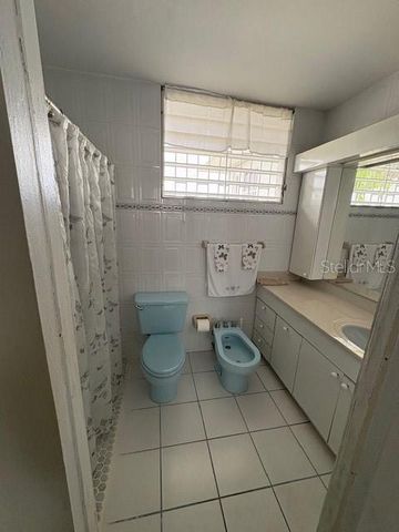 URB SANTA PAULA CALLE LAS COLINAS 123, Guaynabo, PR 00969