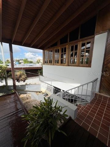 URB SANTA PAULA CALLE LAS COLINAS 123, Guaynabo, PR 00969