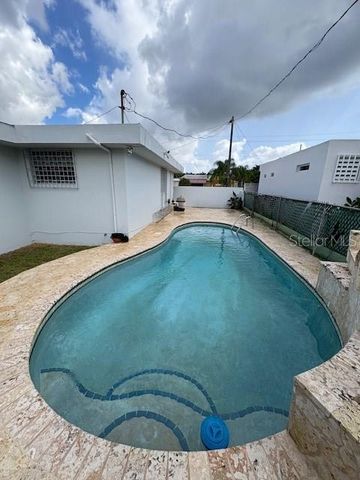 URB SANTA PAULA CALLE LAS COLINAS 123, Guaynabo, PR 00969