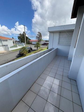 URB SANTA PAULA CALLE LAS COLINAS 123, Guaynabo, PR 00969