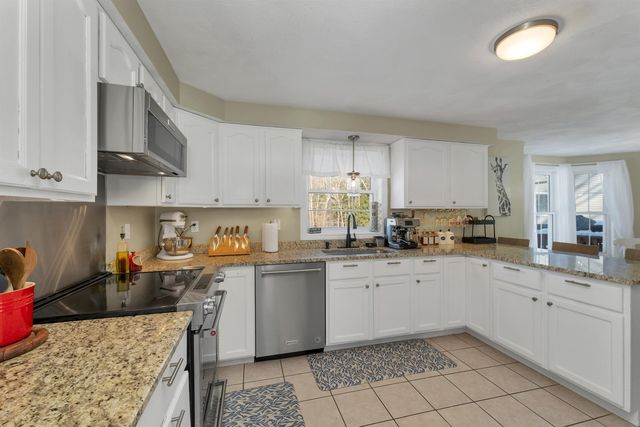 1 Treaty Court, Sandown, NH 03873