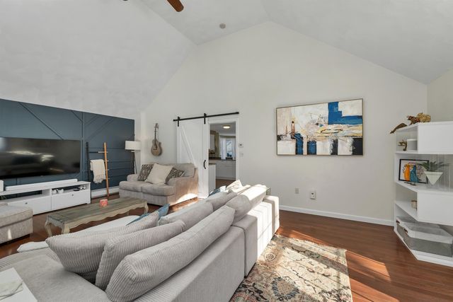 1 Treaty Court, Sandown, NH 03873