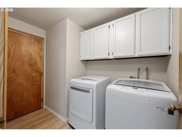 3361 HONEYWOOD St, Eugene, OR 97408