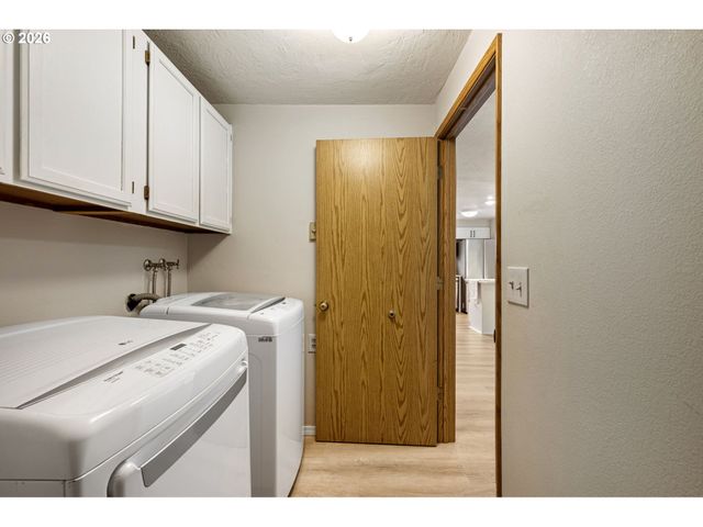 3361 HONEYWOOD St, Eugene, OR 97408