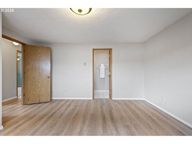 3361 HONEYWOOD St, Eugene, OR 97408