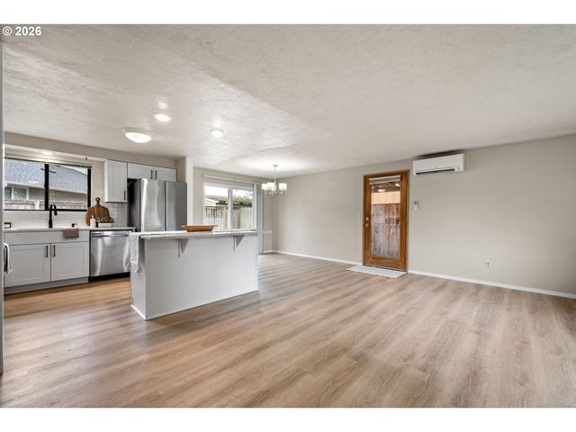 3361 HONEYWOOD St, Eugene, OR 97408