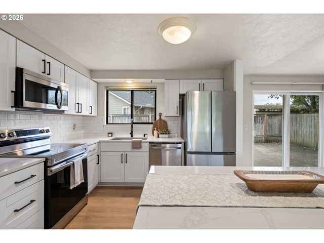 3361 HONEYWOOD St, Eugene, OR 97408
