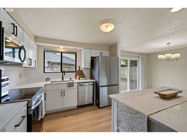 3361 HONEYWOOD St, Eugene, OR 97408